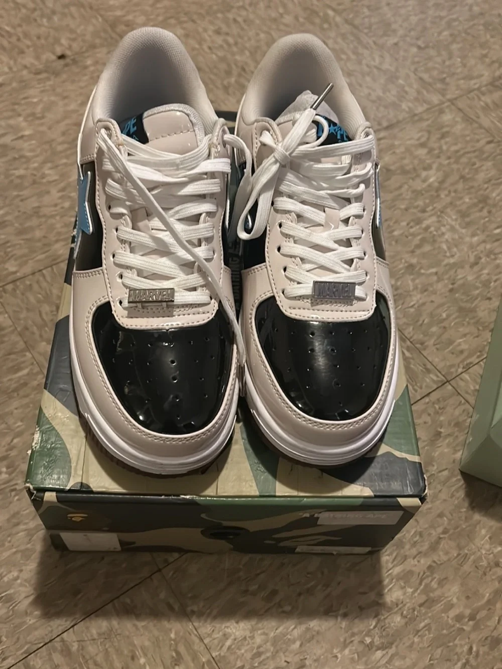Men Low-Top Black and White Sneakers with Blue Accent